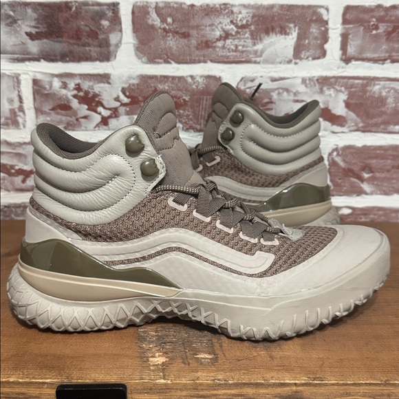 VANS City Hi Rise Boots/Shoes Men’s Sz 6.5 Women’s Sz 8 - Picture 2 of 8